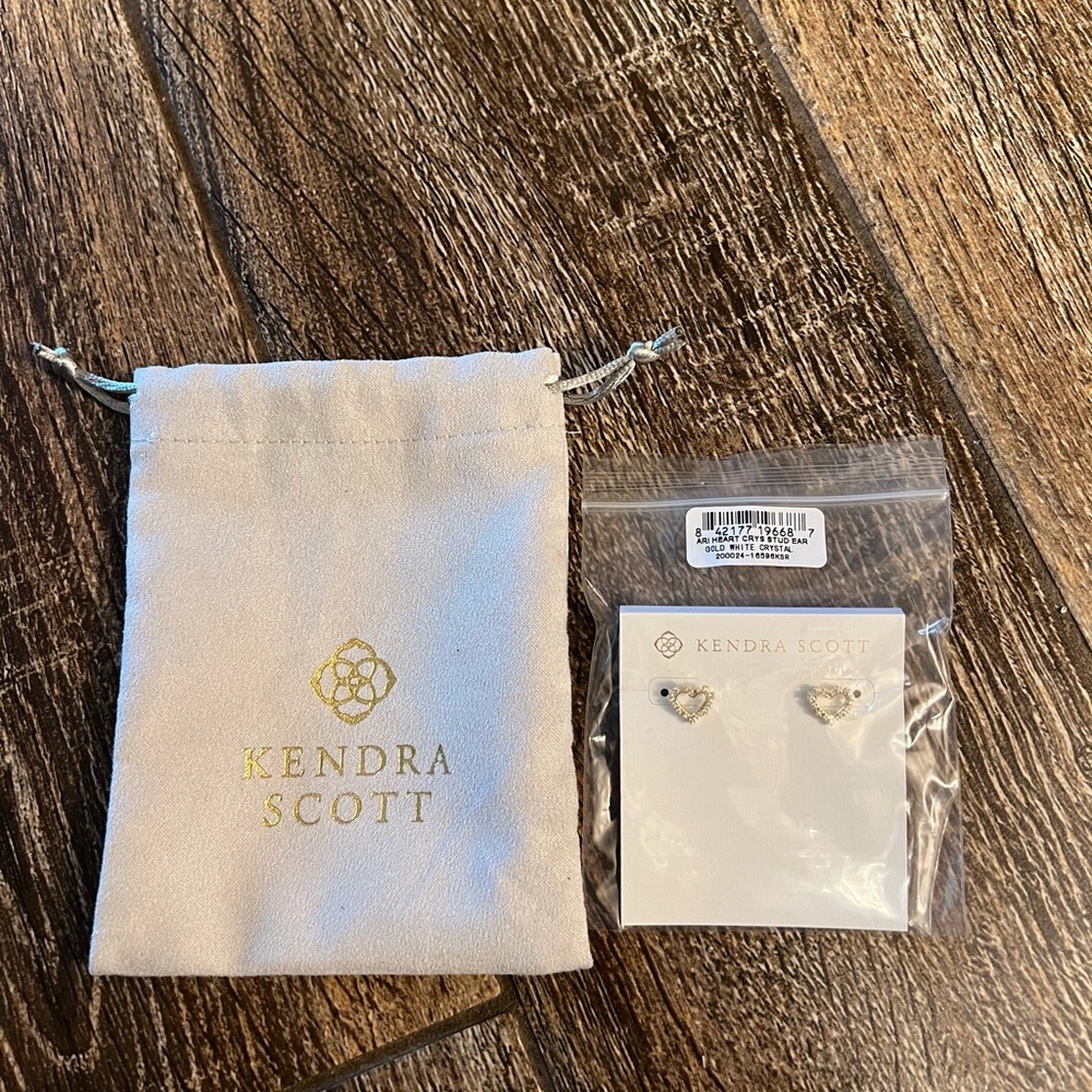 Kendra Scott heart stud earrings